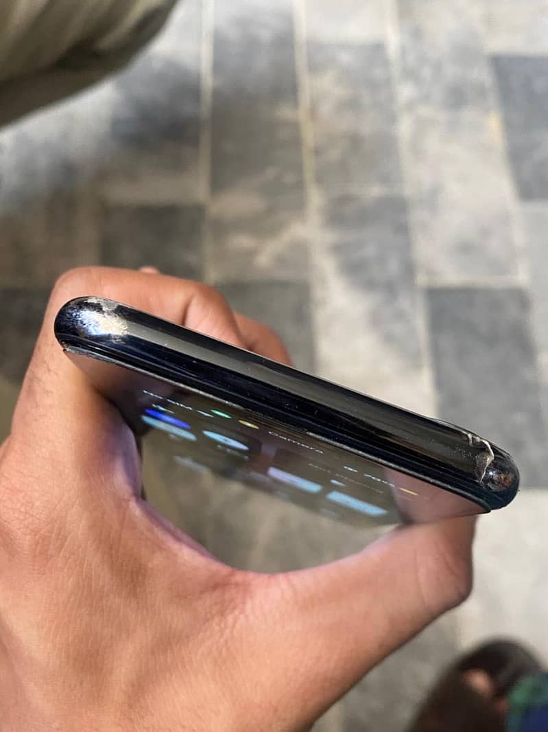 Apple iPhone X 5