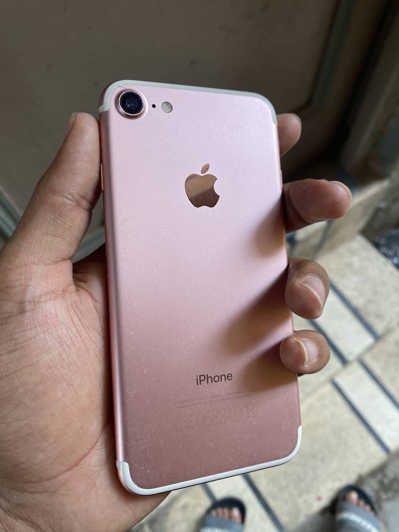 Apple iPhone 7 0