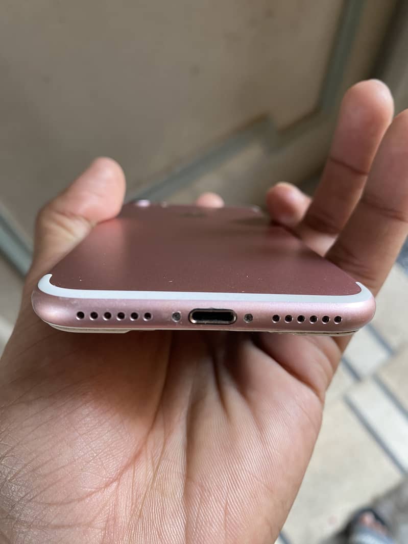 Apple iPhone 7 2