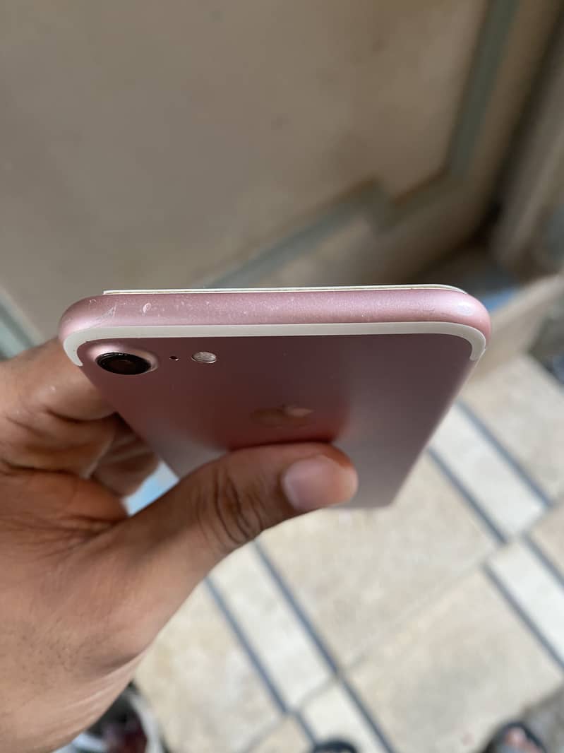 Apple iPhone 7 3