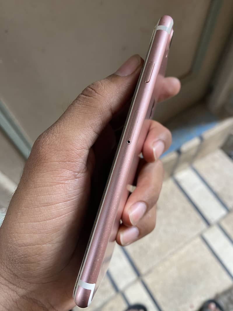 Apple iPhone 7 4