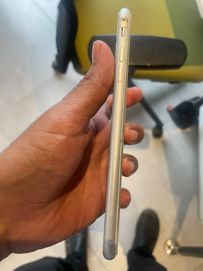 Apple iPhone 8 Plus 3