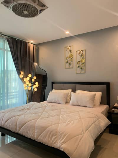 One bedroom apartment per day available Gulbug green Islamabad lukurya furnished apartment