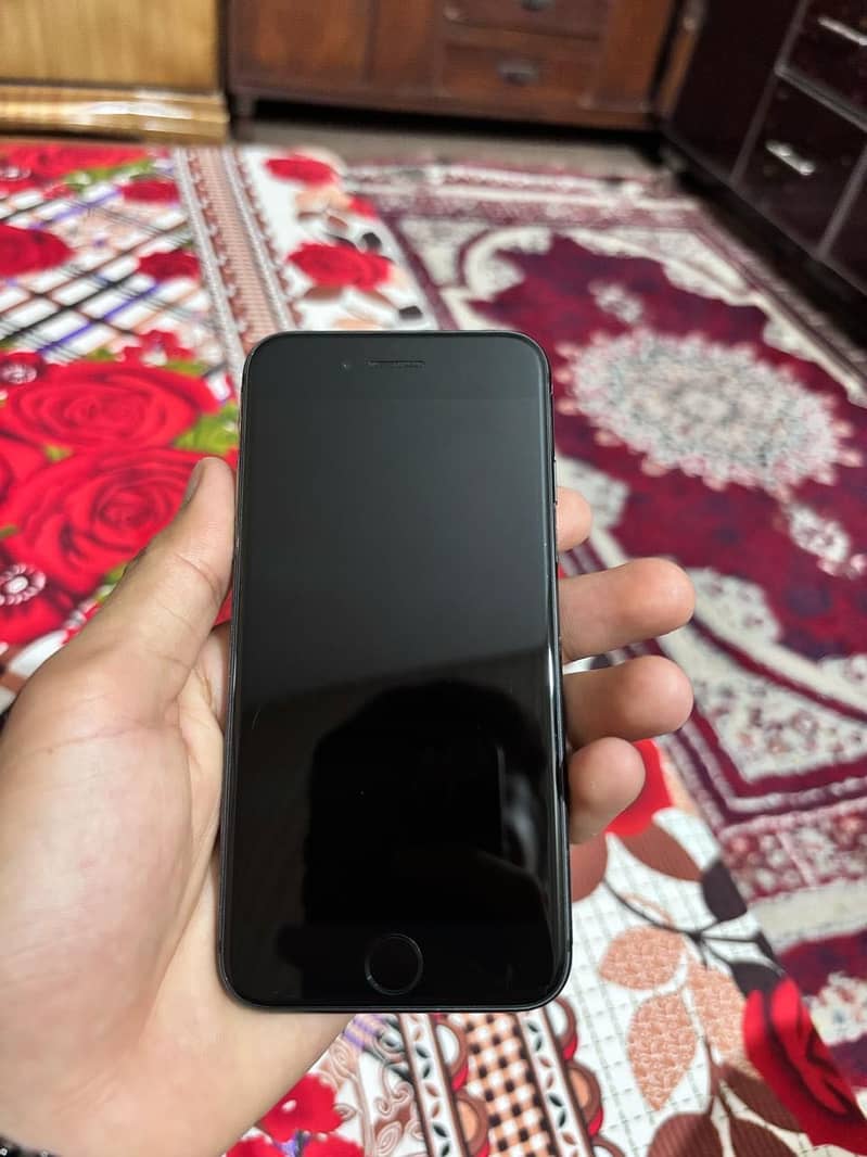 Apple iPhone 8 1