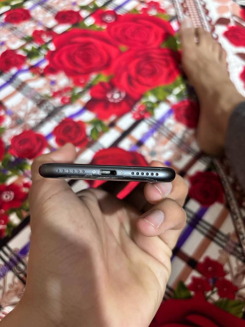 Apple iPhone 8 4