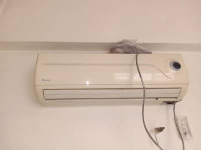 Chigo Split AC 9000 BTU (0.75 Ton) – Good Condition