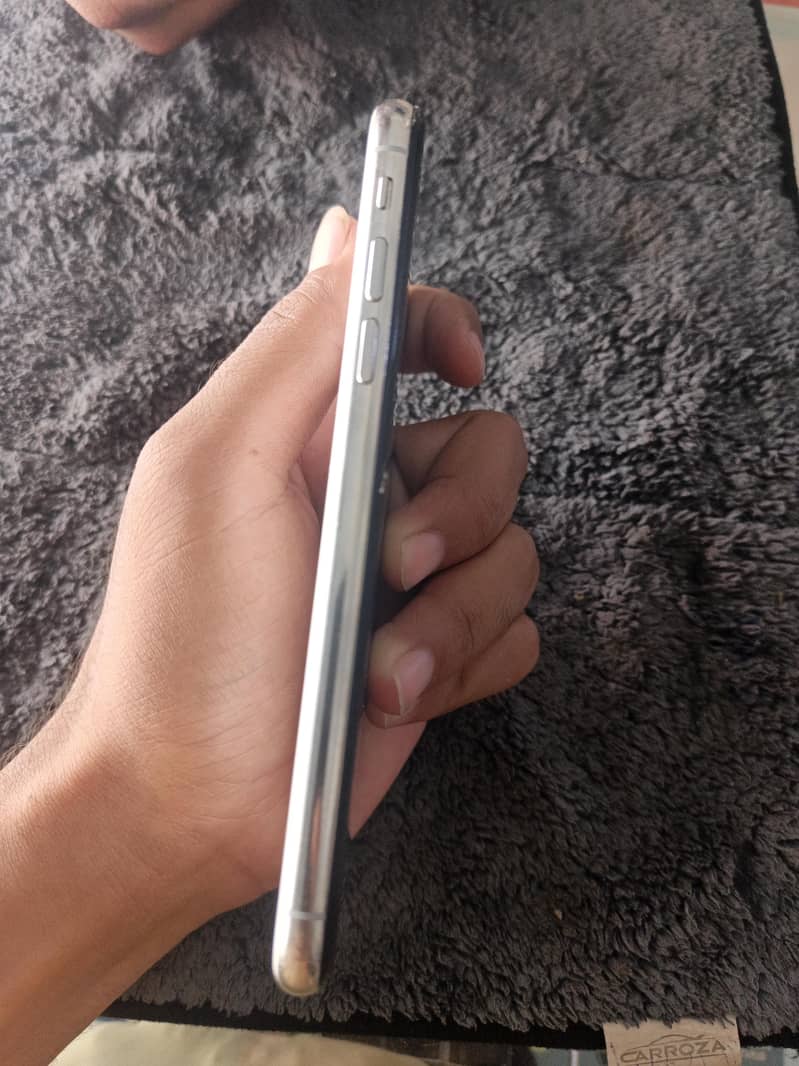 Apple iPhone X 3