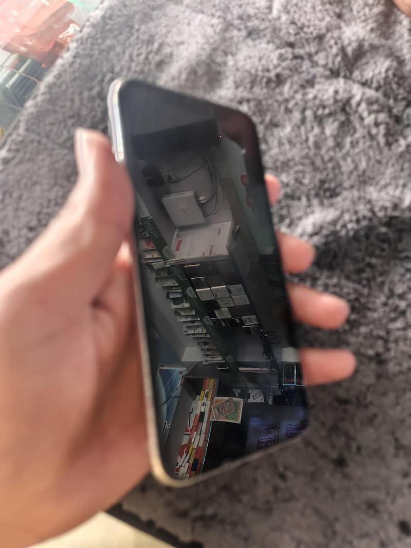 Apple iPhone X 6