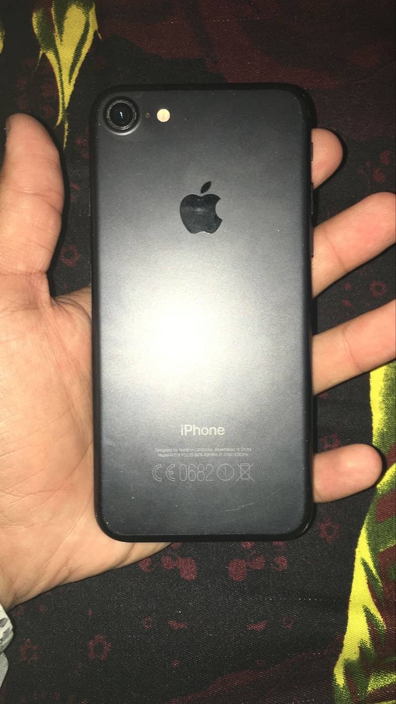 Apple iPhone 7 1