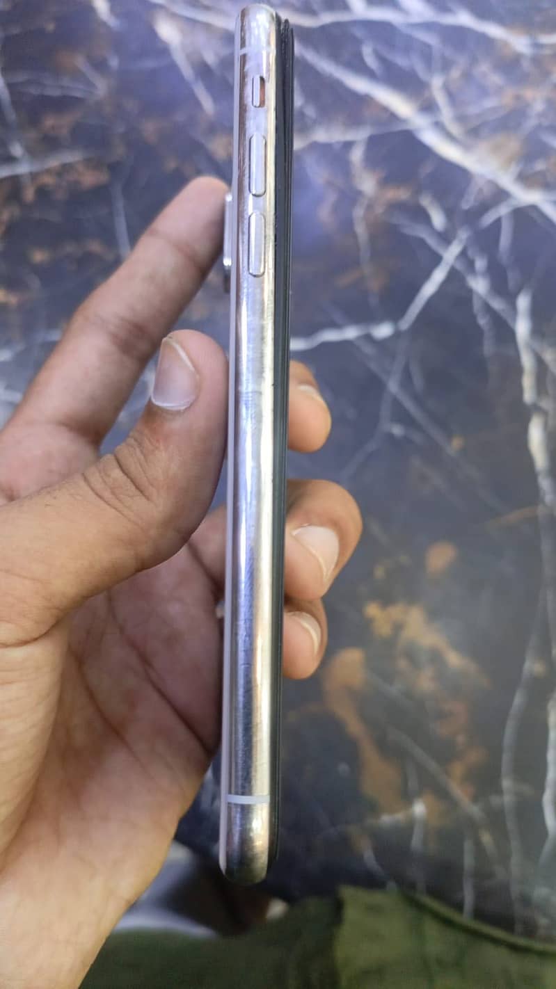 Apple iPhone X 3