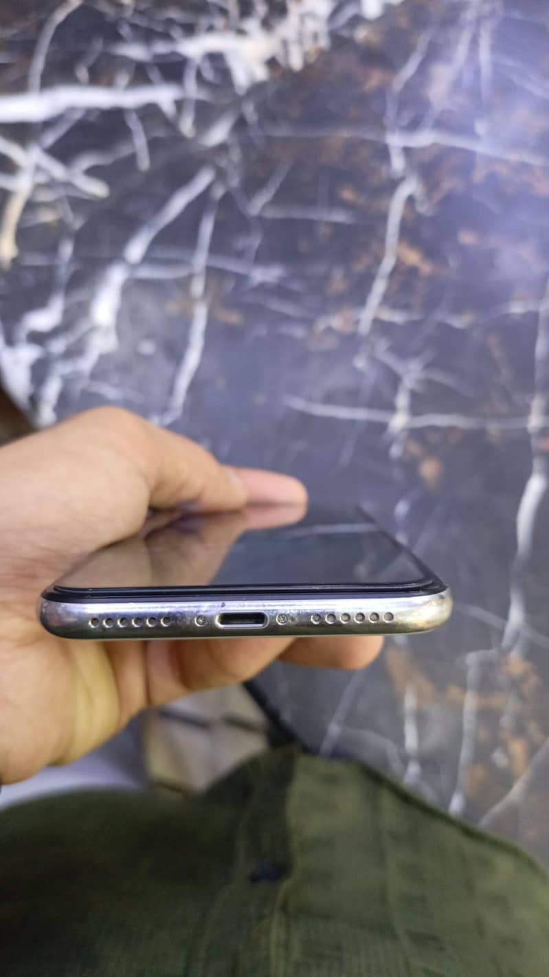 Apple iPhone X 5