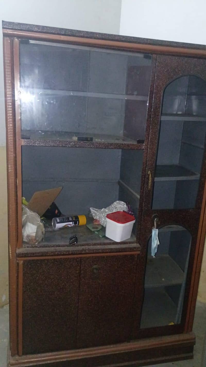 بہترین کنڈیشن میں لکڑی کا شو کیس 0