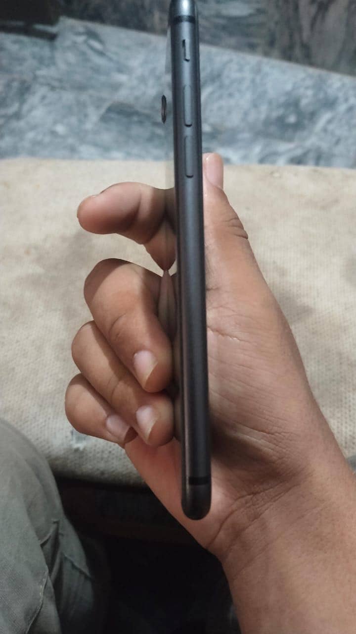 Apple iPhone 8 4