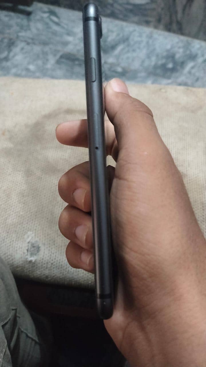 Apple iPhone 8 5