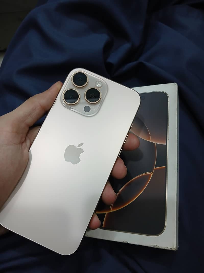 Apple iPhone 16 Pro Max 0