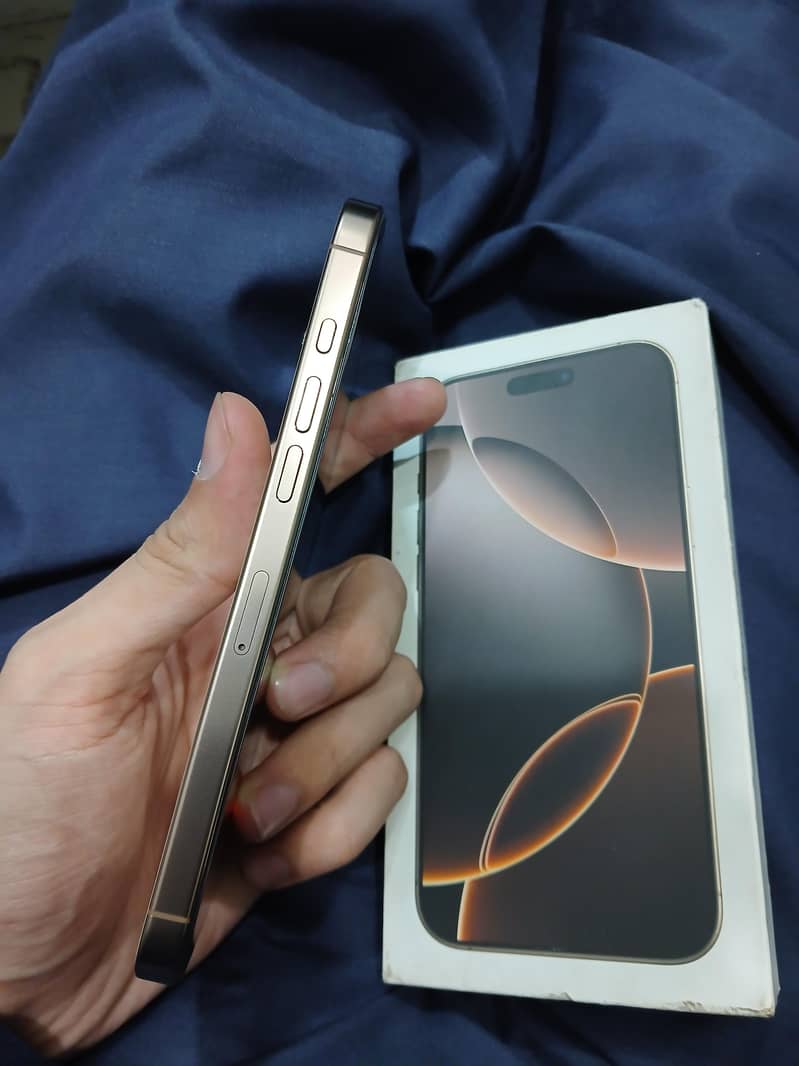 Apple iPhone 16 Pro Max 4