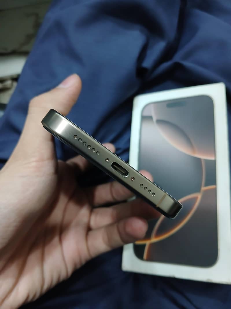 Apple iPhone 16 Pro Max 5