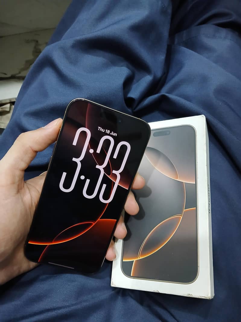 Apple iPhone 16 Pro Max 8