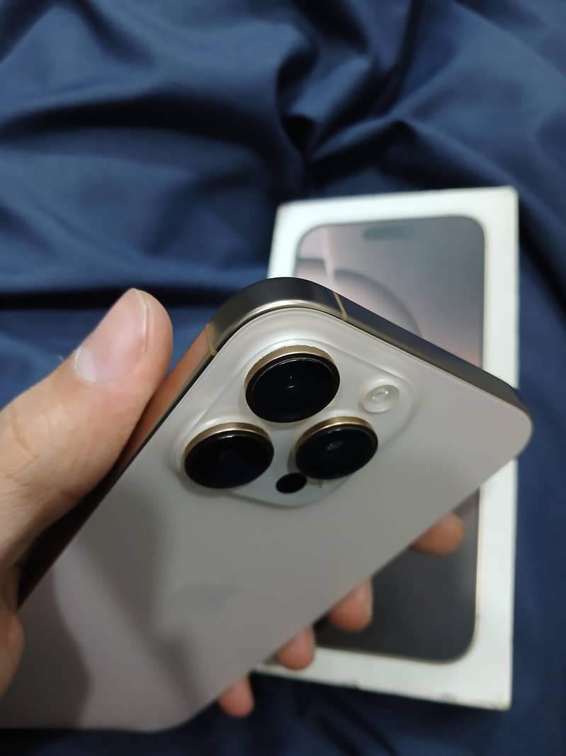 Apple iPhone 16 Pro Max 11