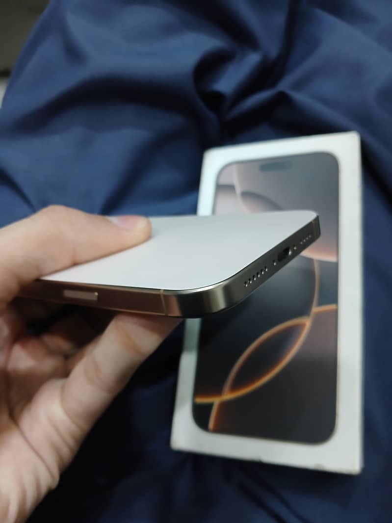 Apple iPhone 16 Pro Max 13