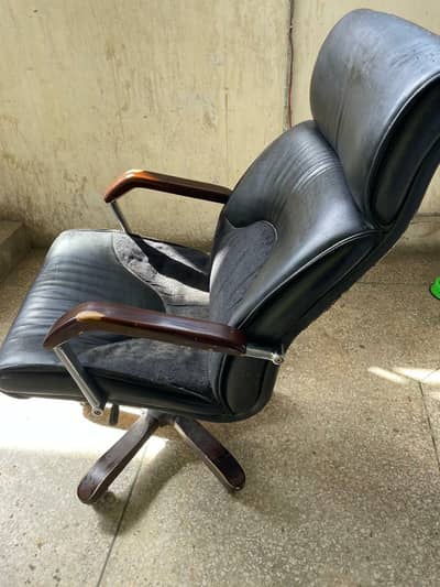 Revolving chair available for sale same condition as shown in picture