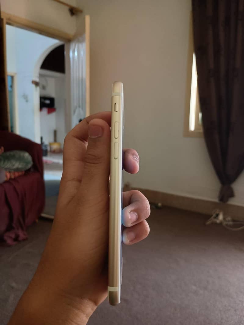 Apple iPhone 7 0