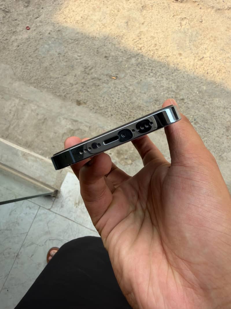 IPhone 13 pro 4