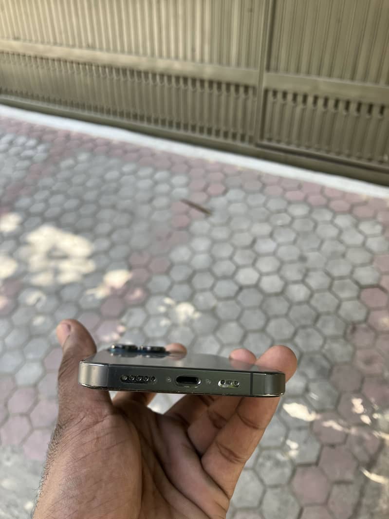 Apple iPhone 13 Pro 2