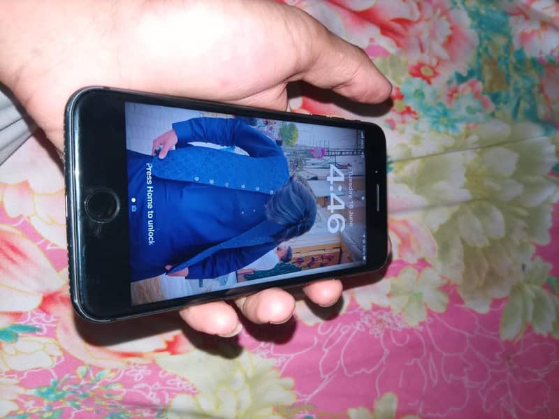 Apple iPhone 8 Plus 3
