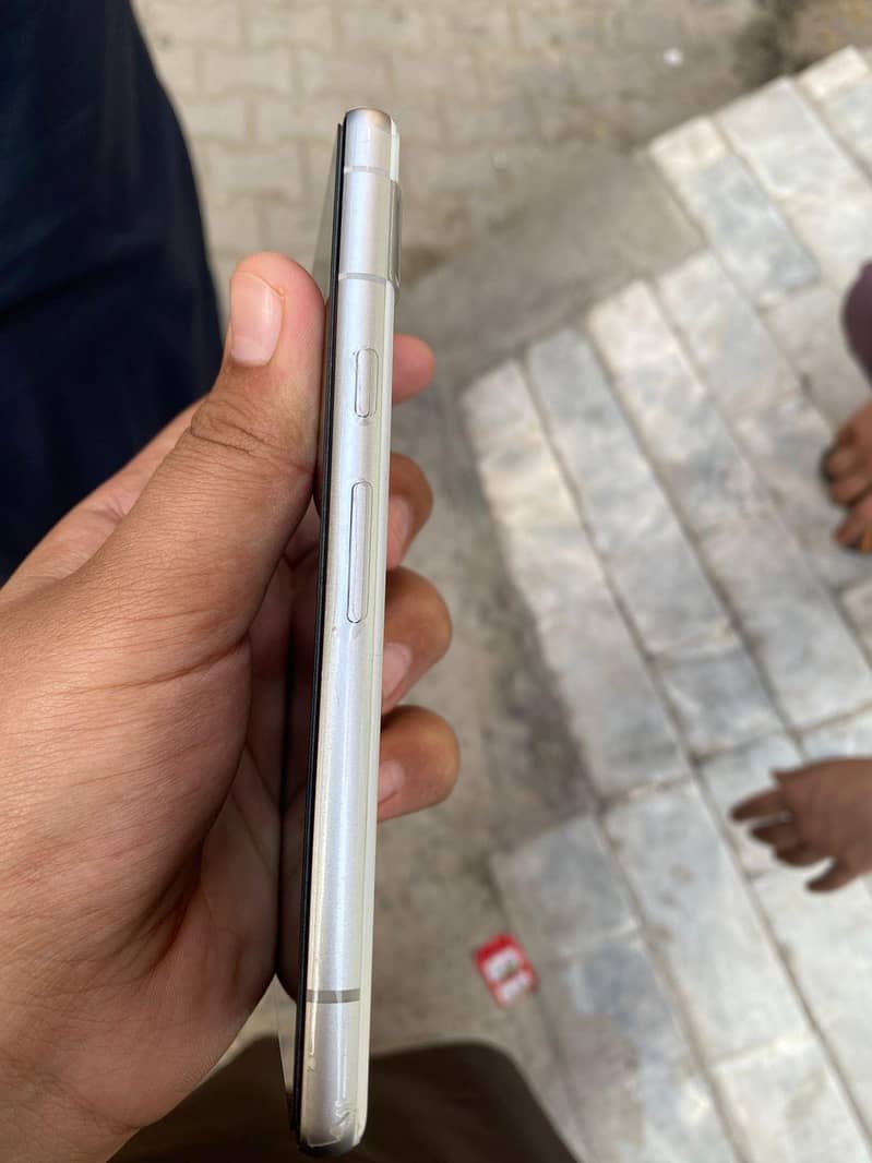 Google Pixel 7a 4