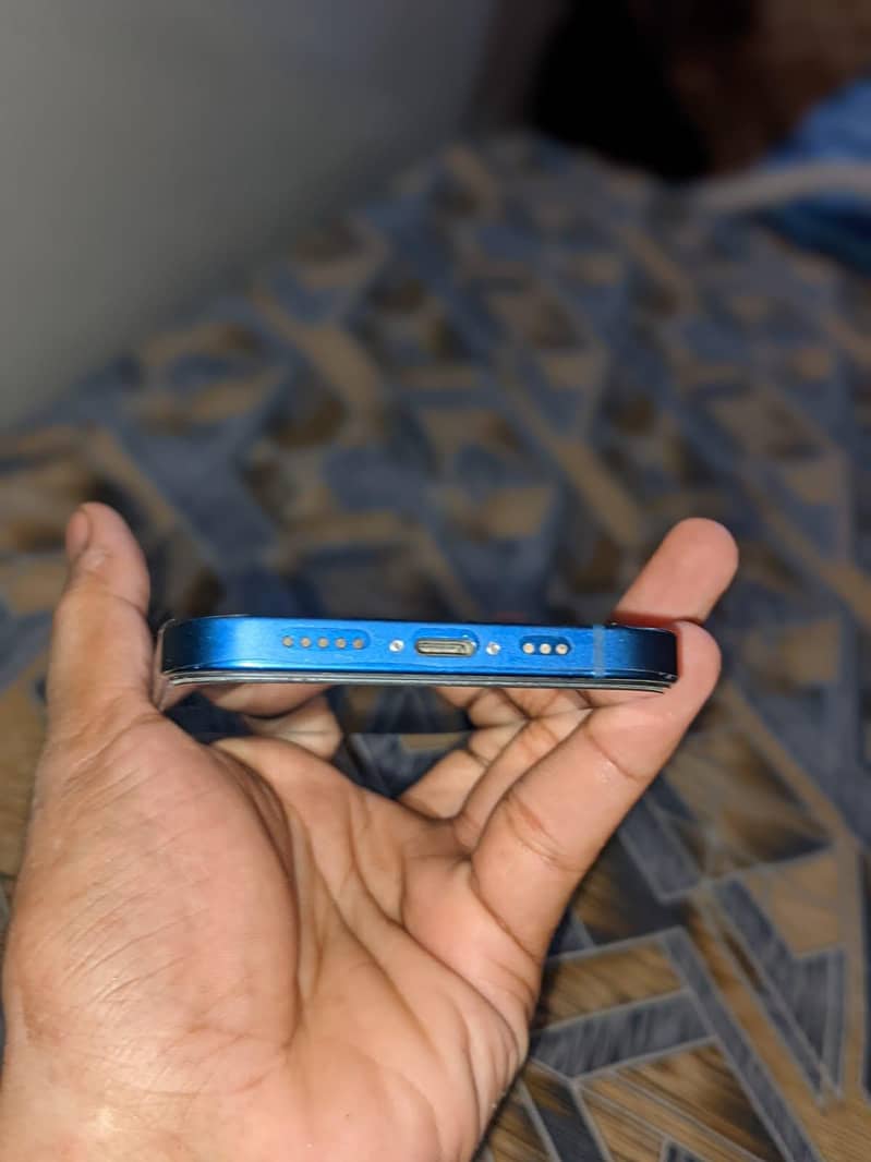 Apple iPhone 12 2