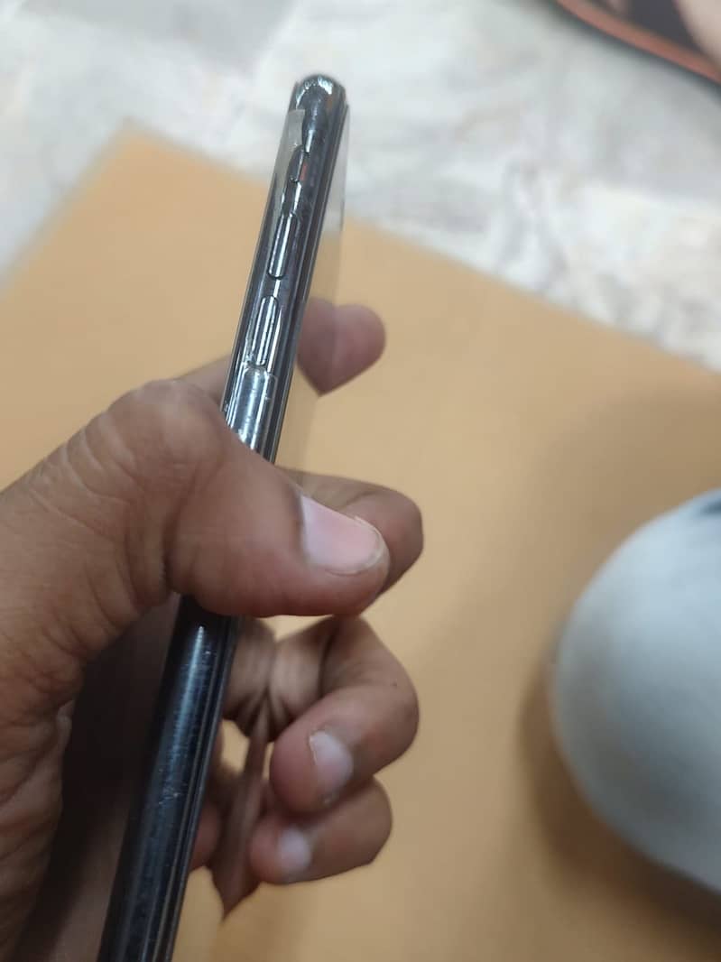 Apple iPhone X 4