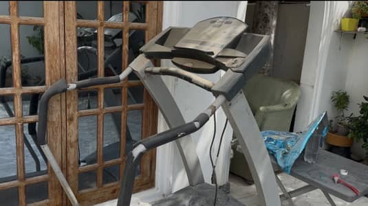 Sports Arts treadmill 4hp machine, cardio machine, running machine.