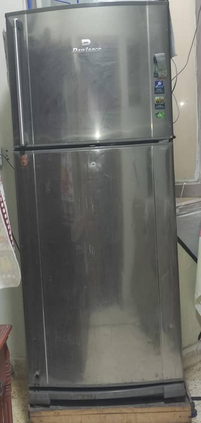 fridge: refrigerator dawlence condition 10/ 10
