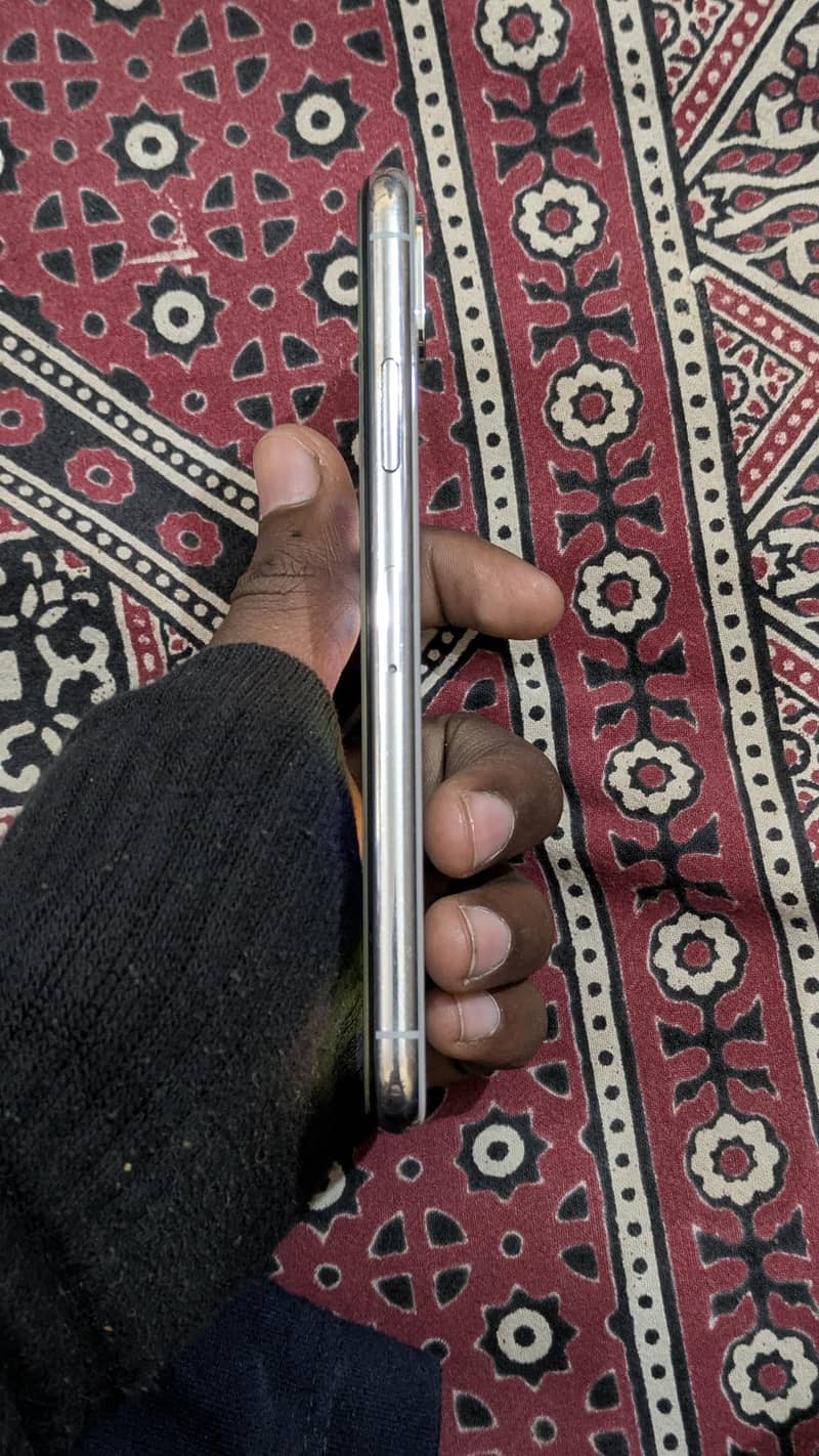 Apple iPhone X 3