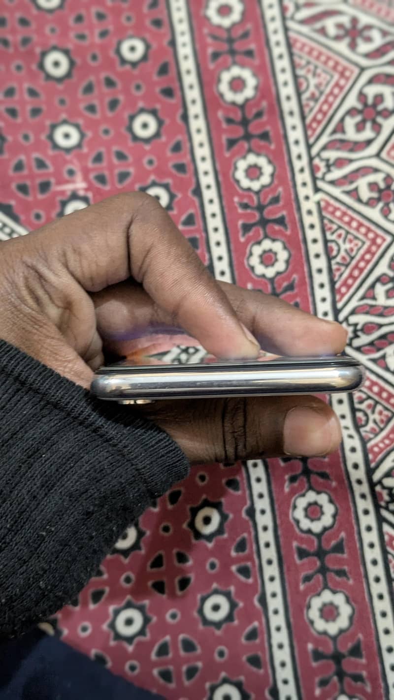 Apple iPhone X 4