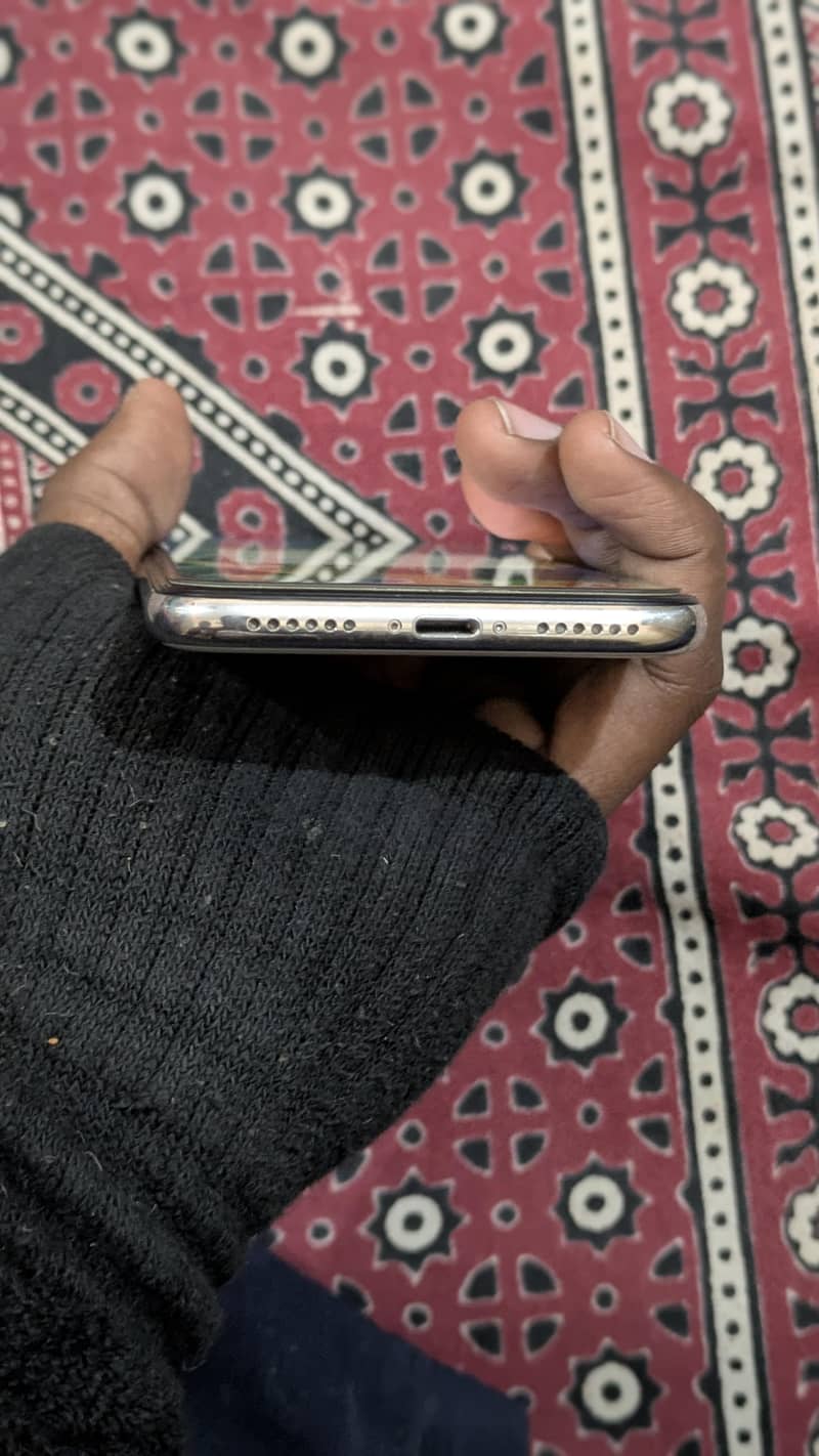 Apple iPhone X 5