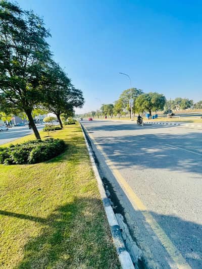 10 Marla Plot In Lake City M3 Extension-1 | Premium Block | Ideal Investment