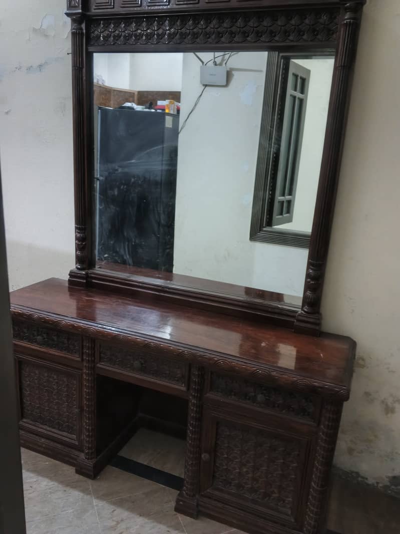 Dressing table 0