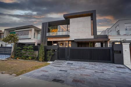 1 Kanal Top Quality Build Luxurious Beautiful Ultra Modern Design Villa