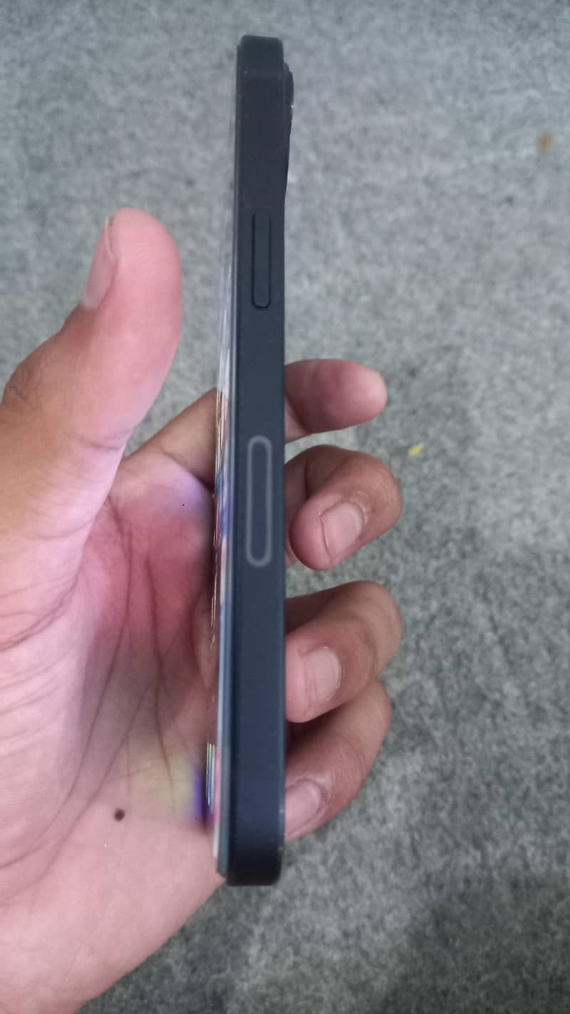 Apple iPhone 13 4