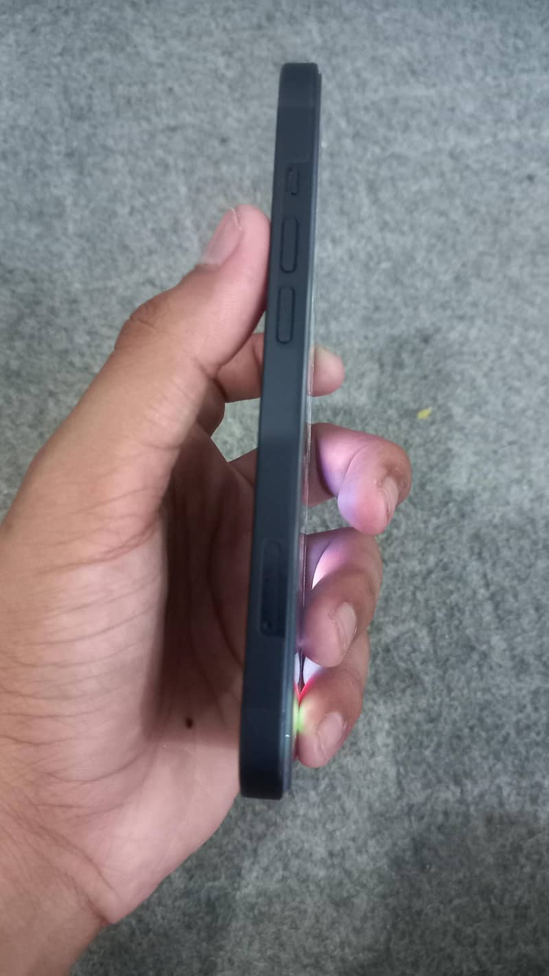 Apple iPhone 13 5
