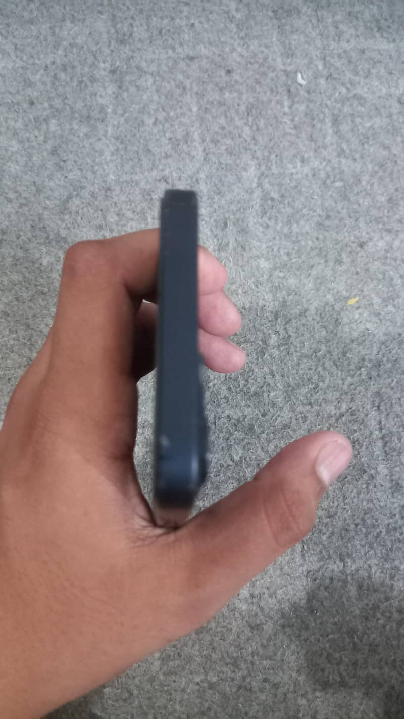 Apple iPhone 13 7