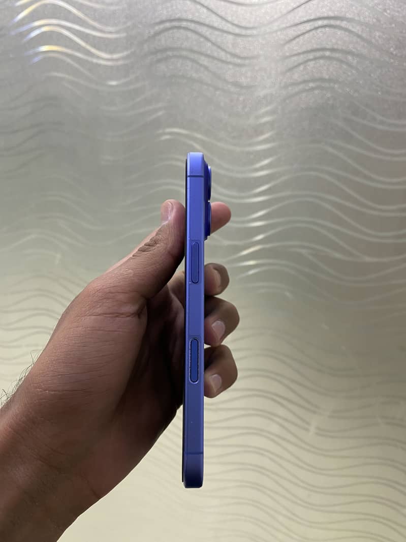 Apple iPhone 16 2