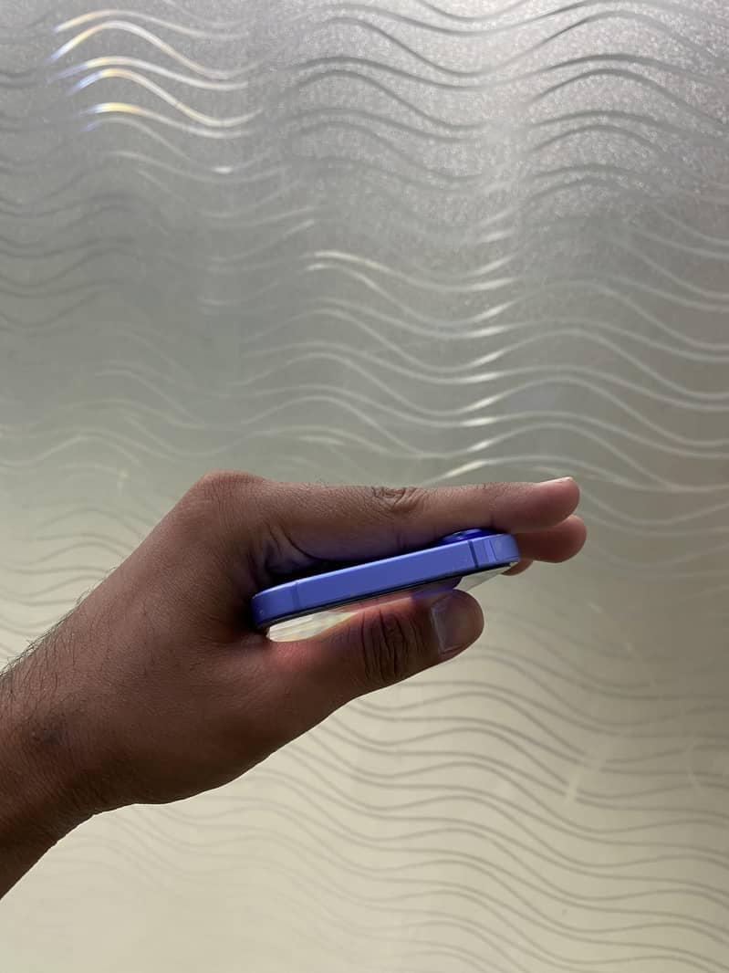 Apple iPhone 16 3