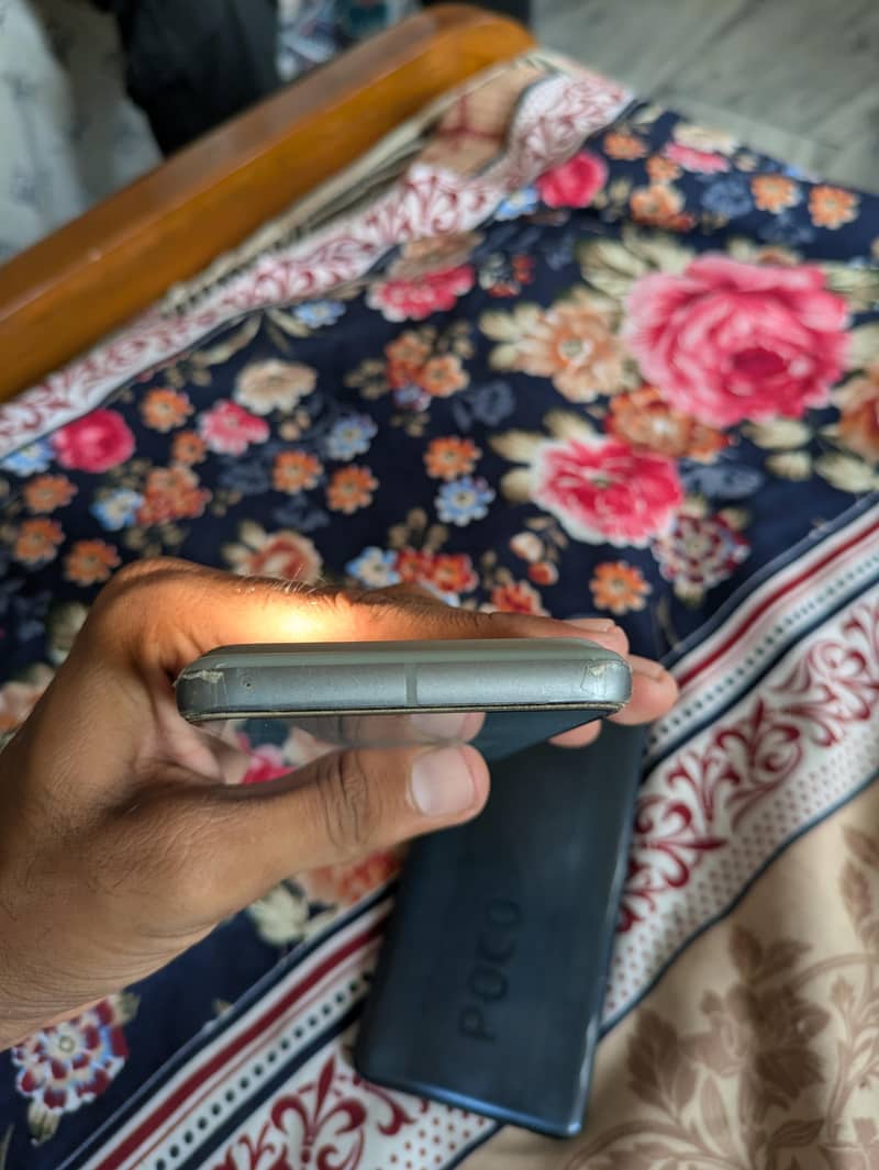 Google Pixel 8 4