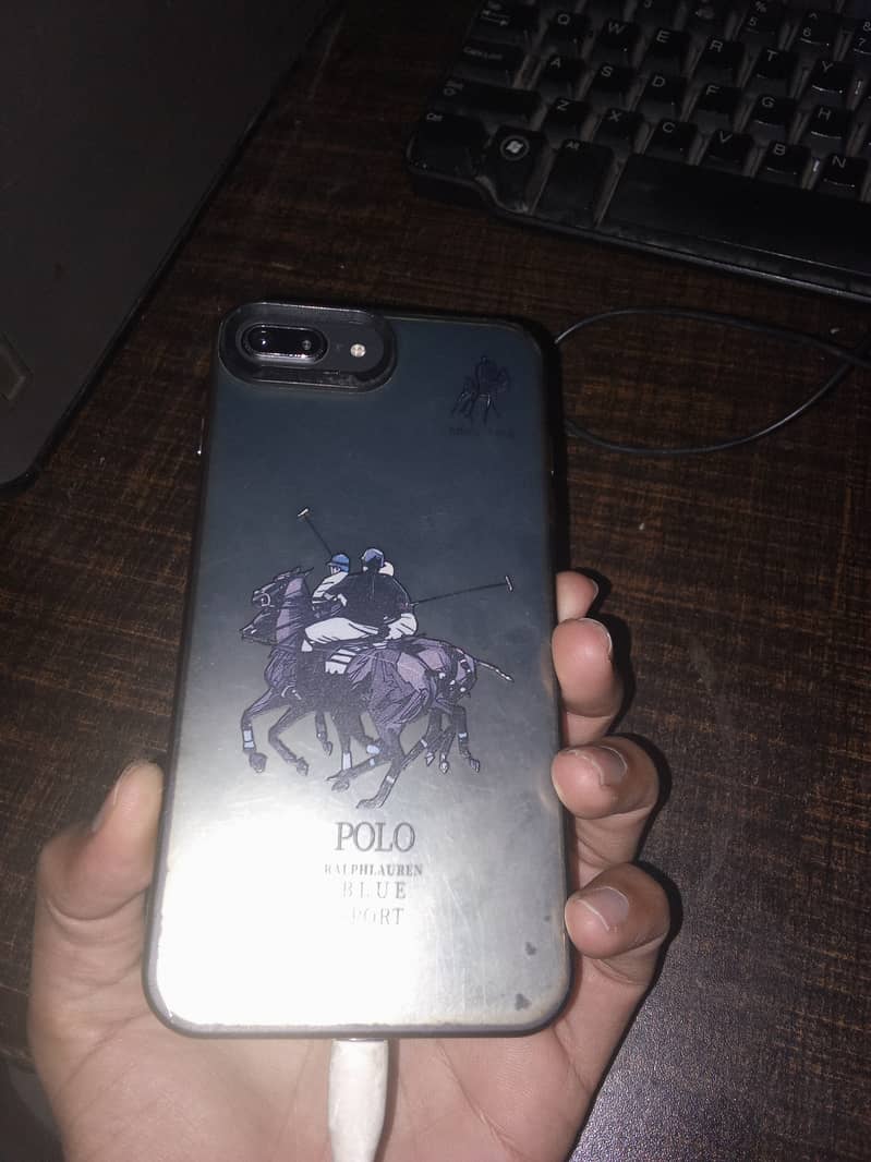 Apple iPhone 8 Plus 0