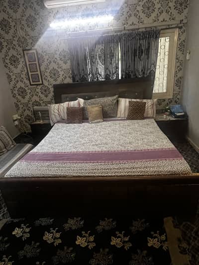 Wodden king size bed set