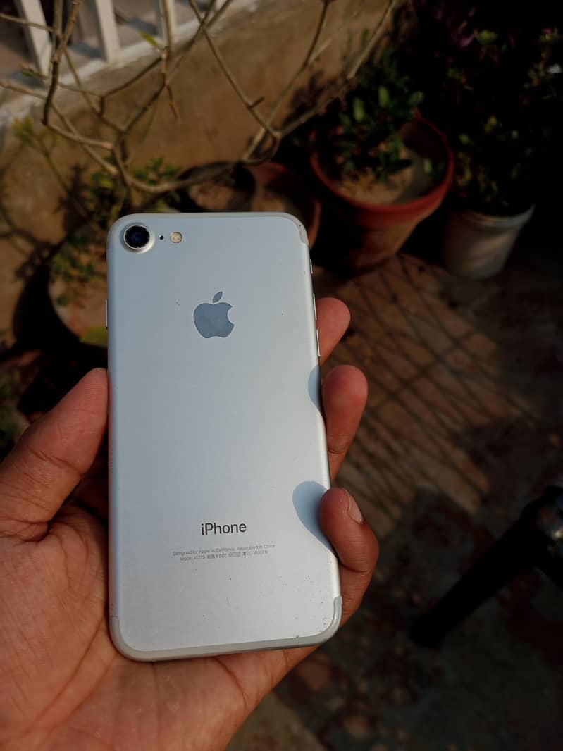 Apple iPhone 7 1