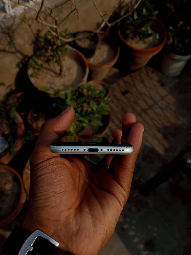 Apple iPhone 7 2